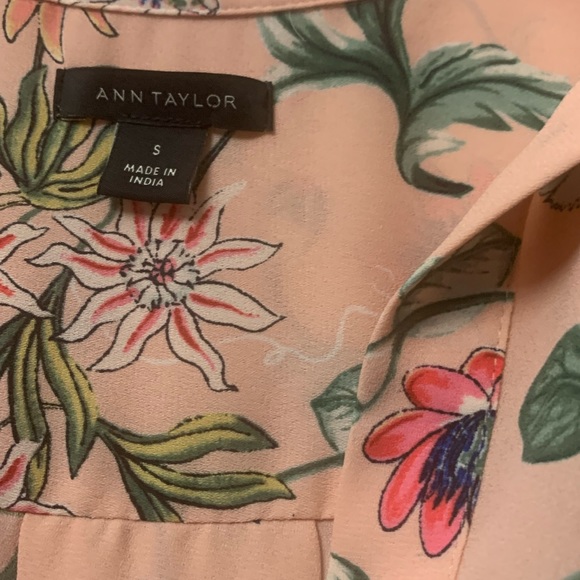 Ann Taylor Blouse for women size small - Picture 2 of 3